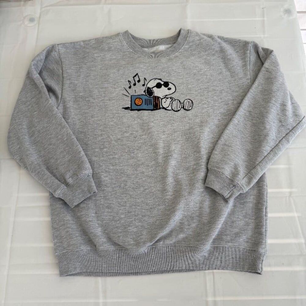 Peanuts Snoopy Sweatshirt Women's Sz M Snoopy Records Crewneck Gray Music EUC